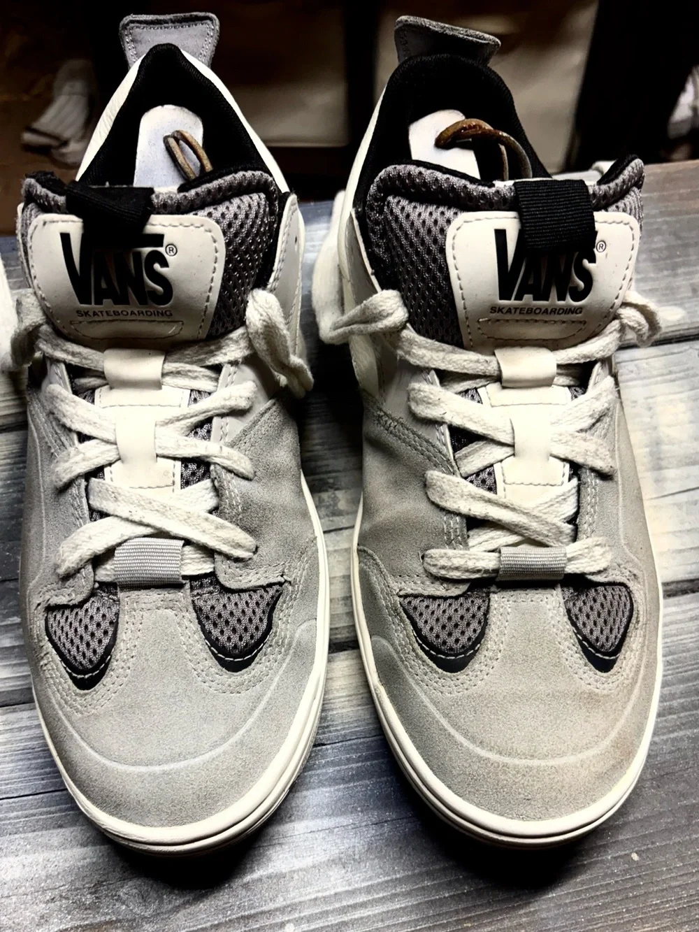 Vans Men’s Light Gray Suede & Mesh Sneakers size 11